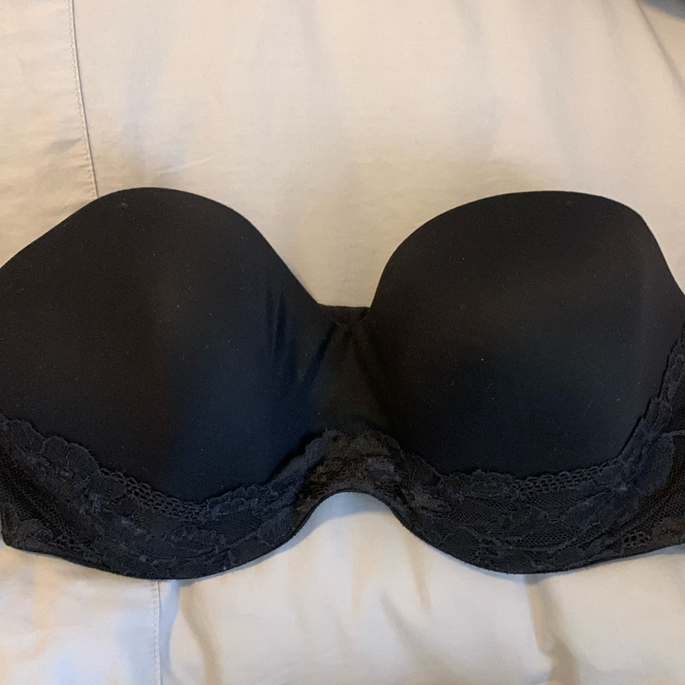 Victoria’s Secret Bra: 38DD